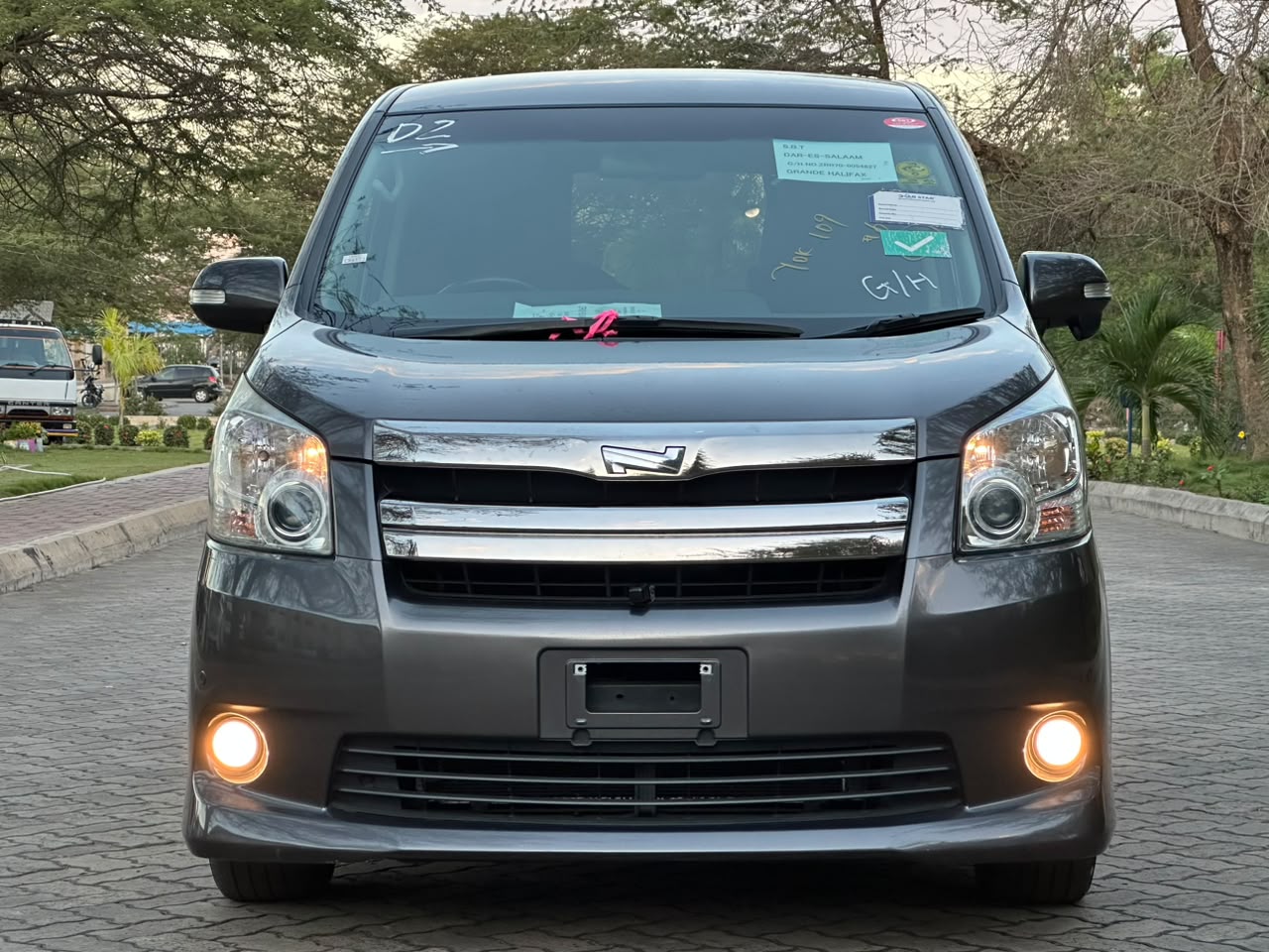 TOYOTA NOAH NEW thumbnail 7
